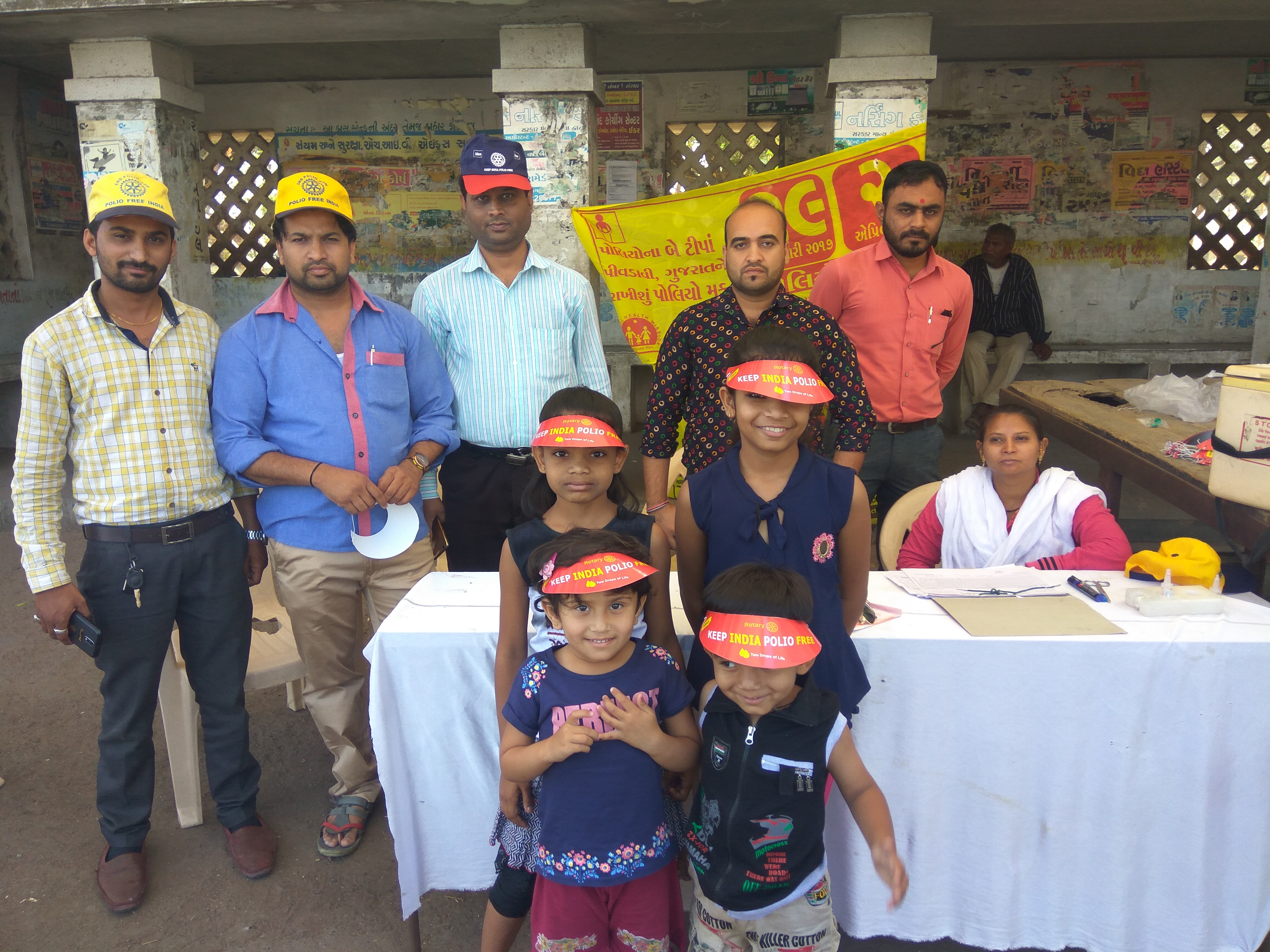 On the occasion of National Immunization Day, polio drops were administered at the Rotary Pickup Stand, Vadali.
